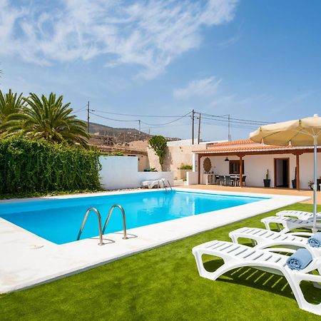 Private House With Pool & Garden Villa กวีมาร์ ภายนอก รูปภาพ