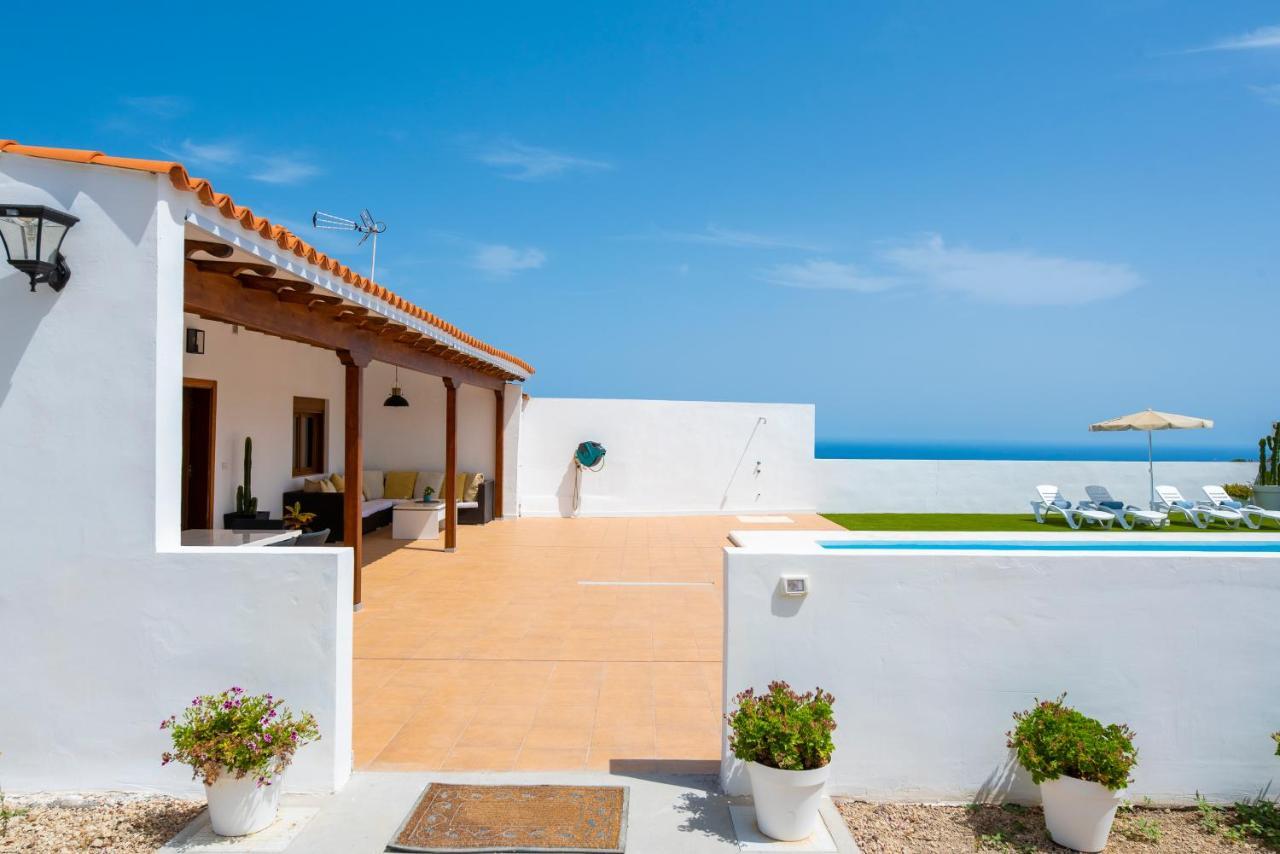 Private House With Pool & Garden Villa กวีมาร์ ภายนอก รูปภาพ