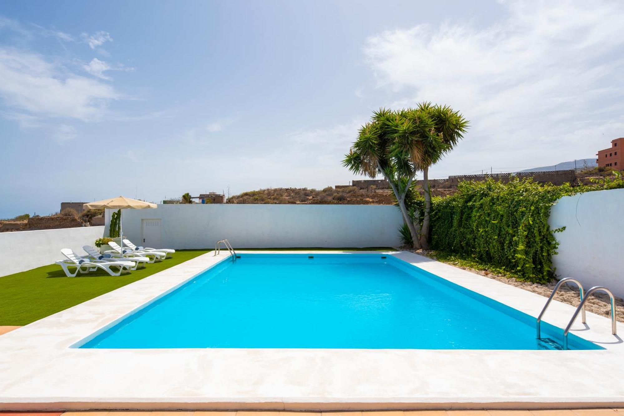 Private House With Pool & Garden Villa กวีมาร์ ภายนอก รูปภาพ