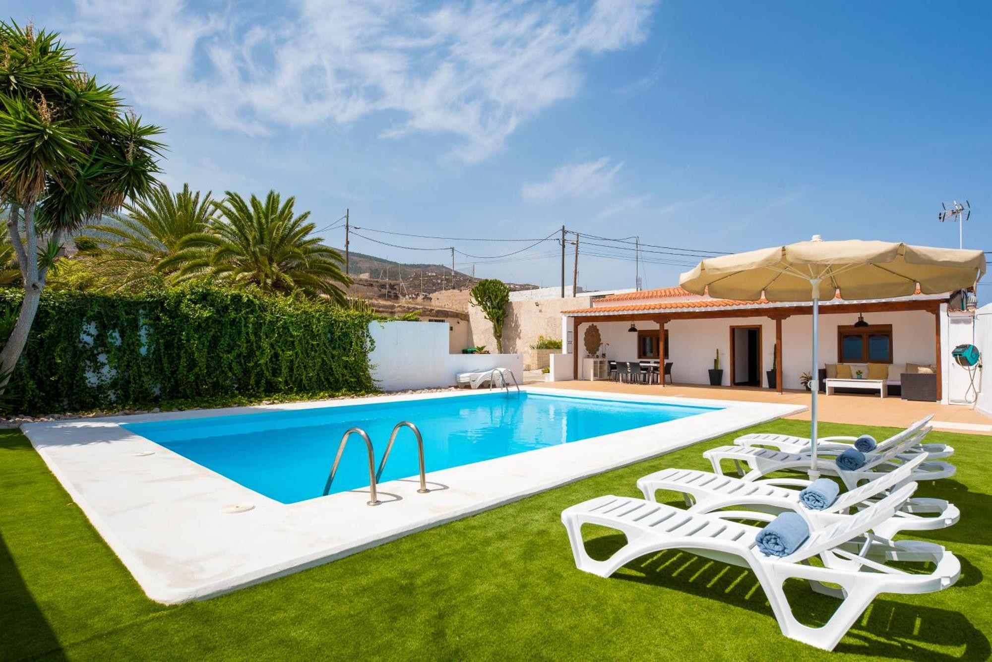 Private House With Pool & Garden Villa กวีมาร์ ภายนอก รูปภาพ