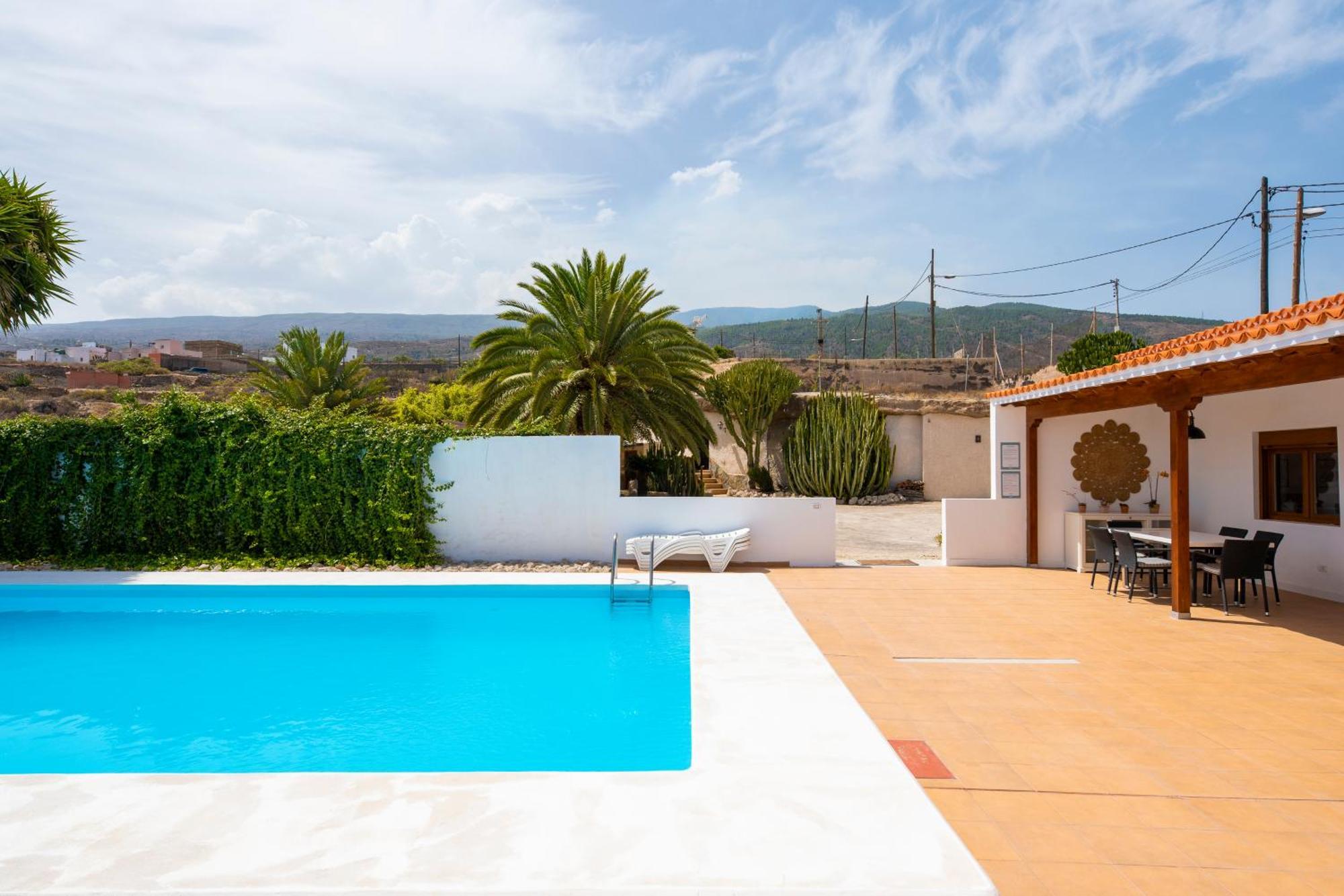 Private House With Pool & Garden Villa กวีมาร์ ภายนอก รูปภาพ