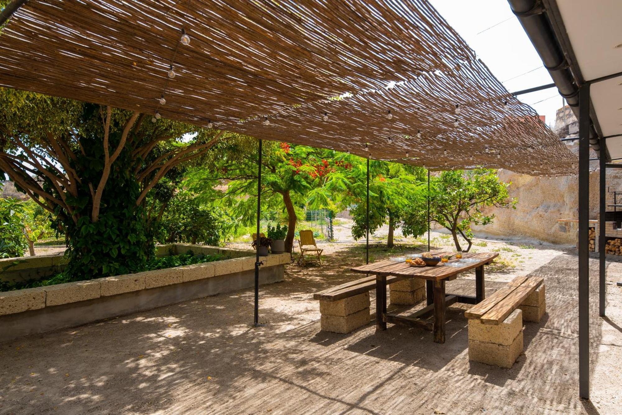 Private House With Pool & Garden Villa กวีมาร์ ภายนอก รูปภาพ